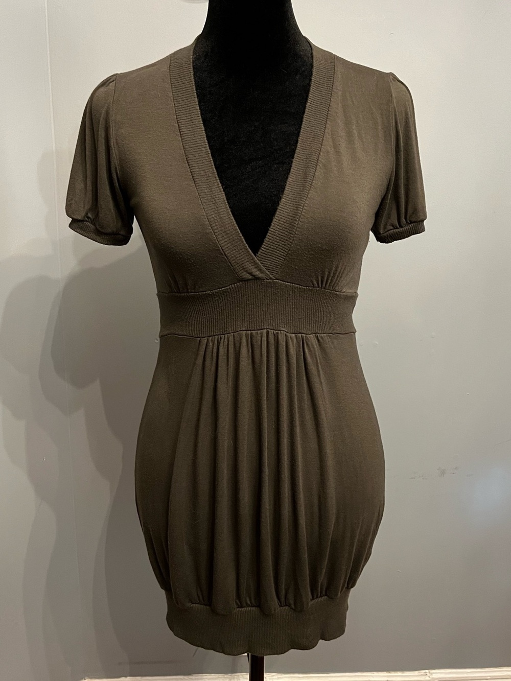 Seductions Olive Green V-Neck Empire Waist T-Shirt, size M